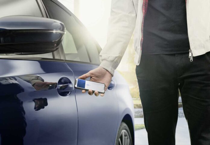 Apple è pronta: ecco la CarKey per aprire e avviare l’auto da smartphone