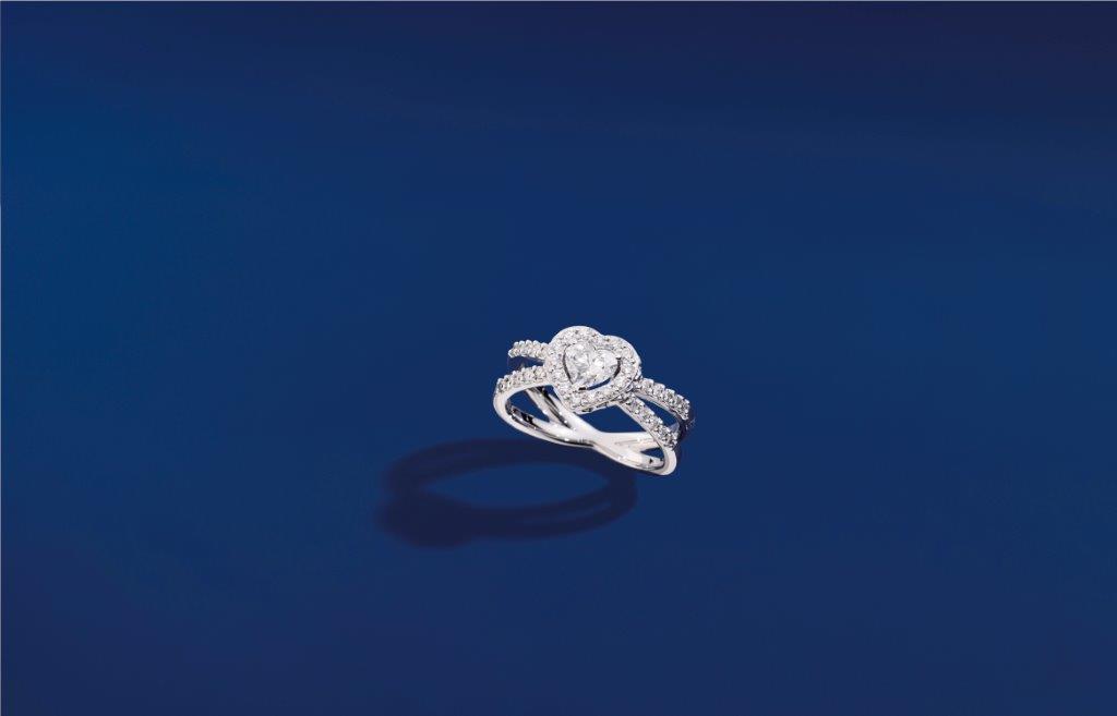 Dalle forme sinuose e ammalianti insieme a preziosi diamanti taglio cuore: due nuovi gioielli si aggiungono all’iconica collezione Anniversary Love di Recarlo