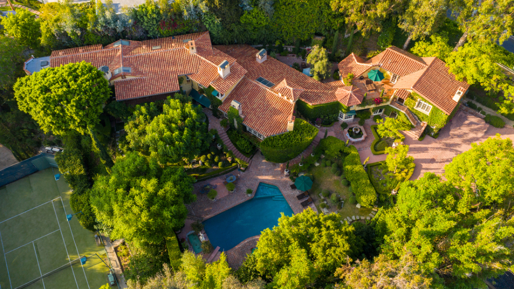 L’ex moglie di Elvis Presley vende per 16 milioni la villa a Beverly Hills
