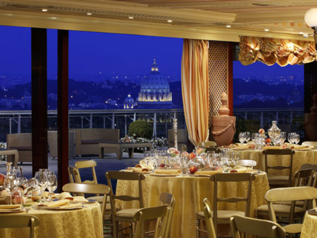 L’iconico La Pergola di Roma è il ristorante dove il lusso si diffonde in ogni dettaglio