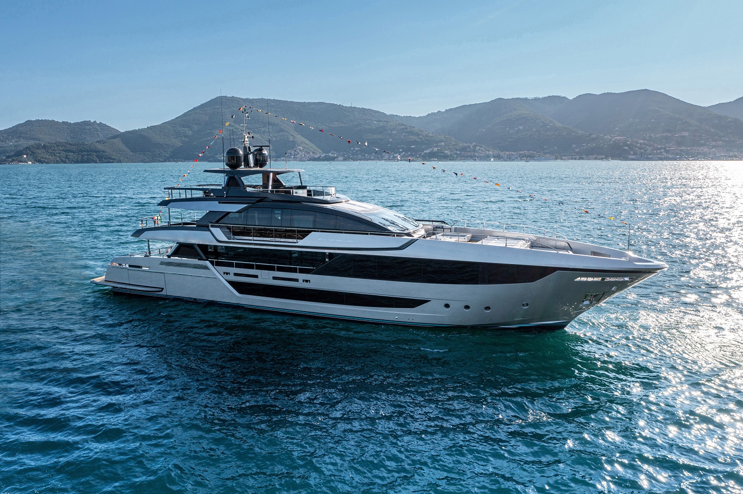 Grande successo per Ferretti Group  al Monaco Yacht Show con i super yacht in acciaio e due world première