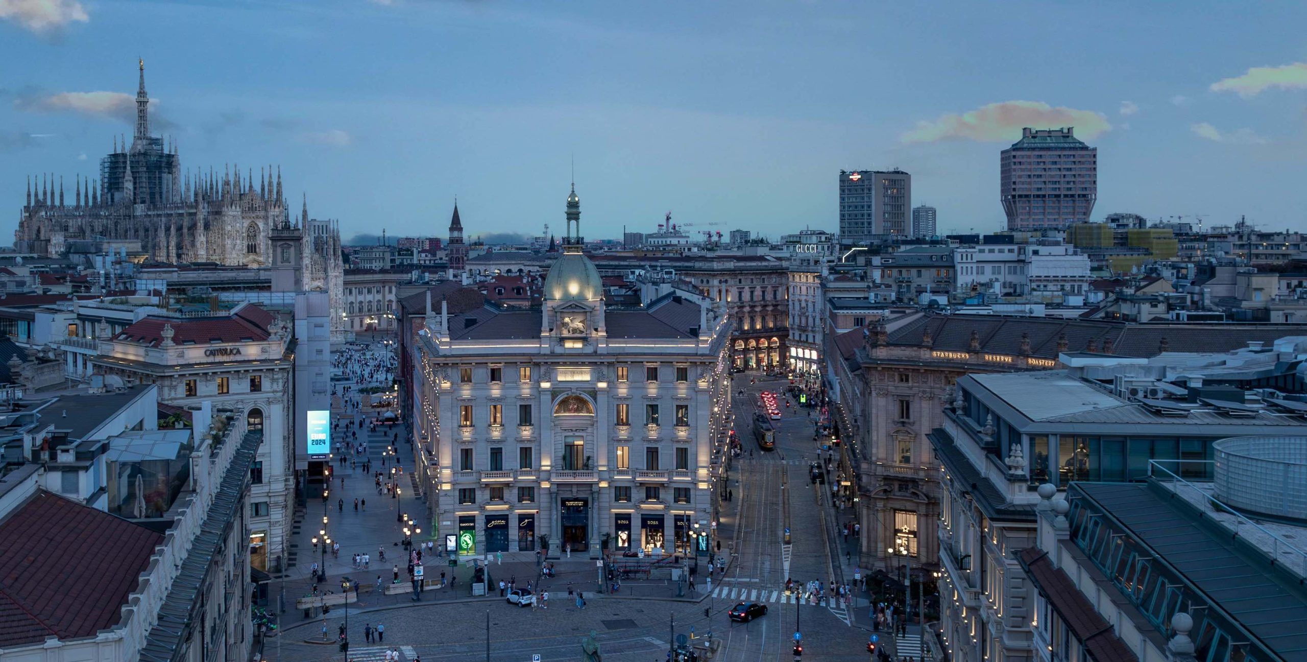 LO SPLENDORE DEL PALAZZO MELIÁ CORDUSIO RIVIVE CON L’ILLUMINAZIONE PLATEK