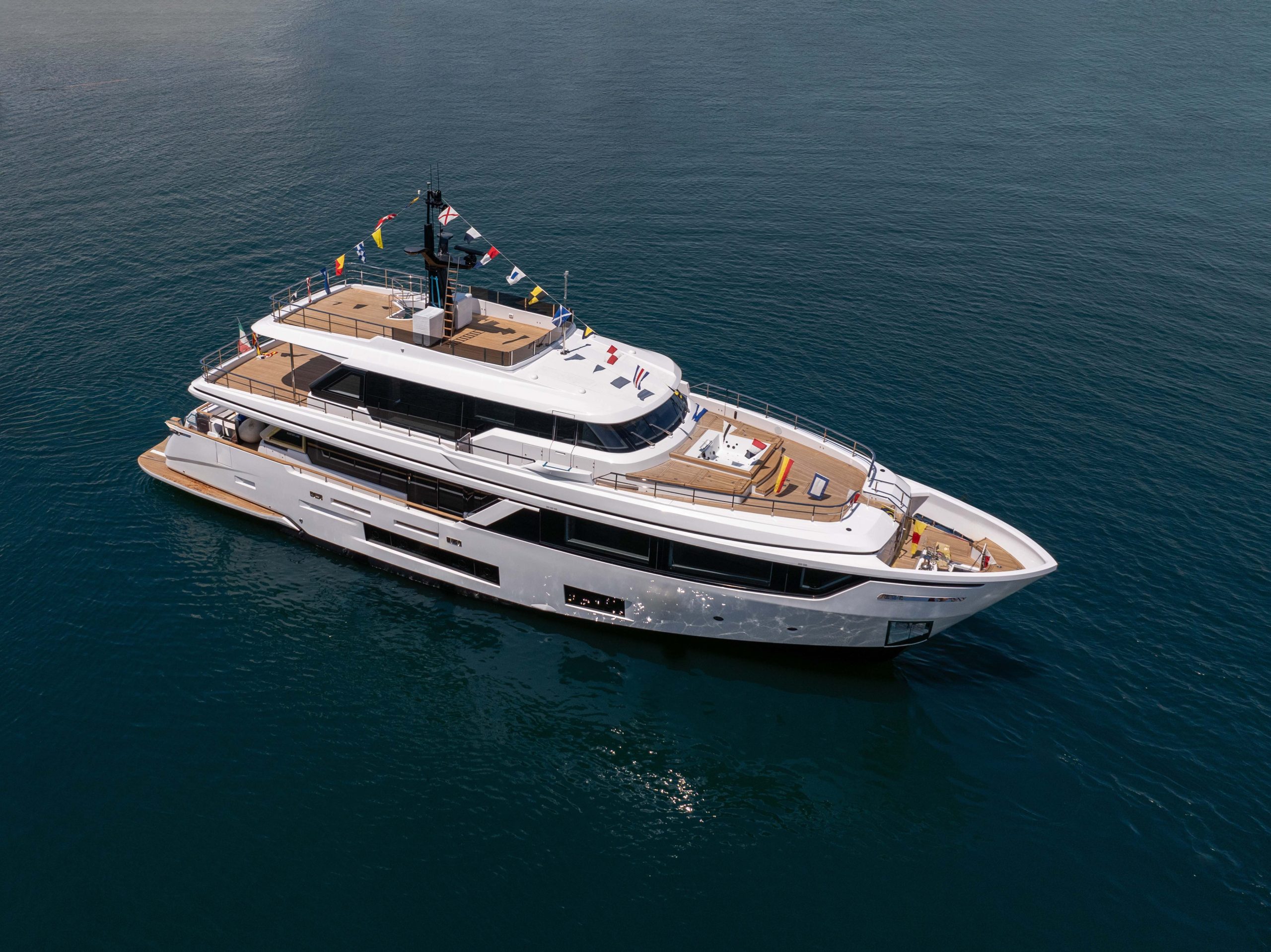 SONO CINQUE I NUOVI SUPER YACHT CUSTOM LINE DELLA FERRETTI GROUP