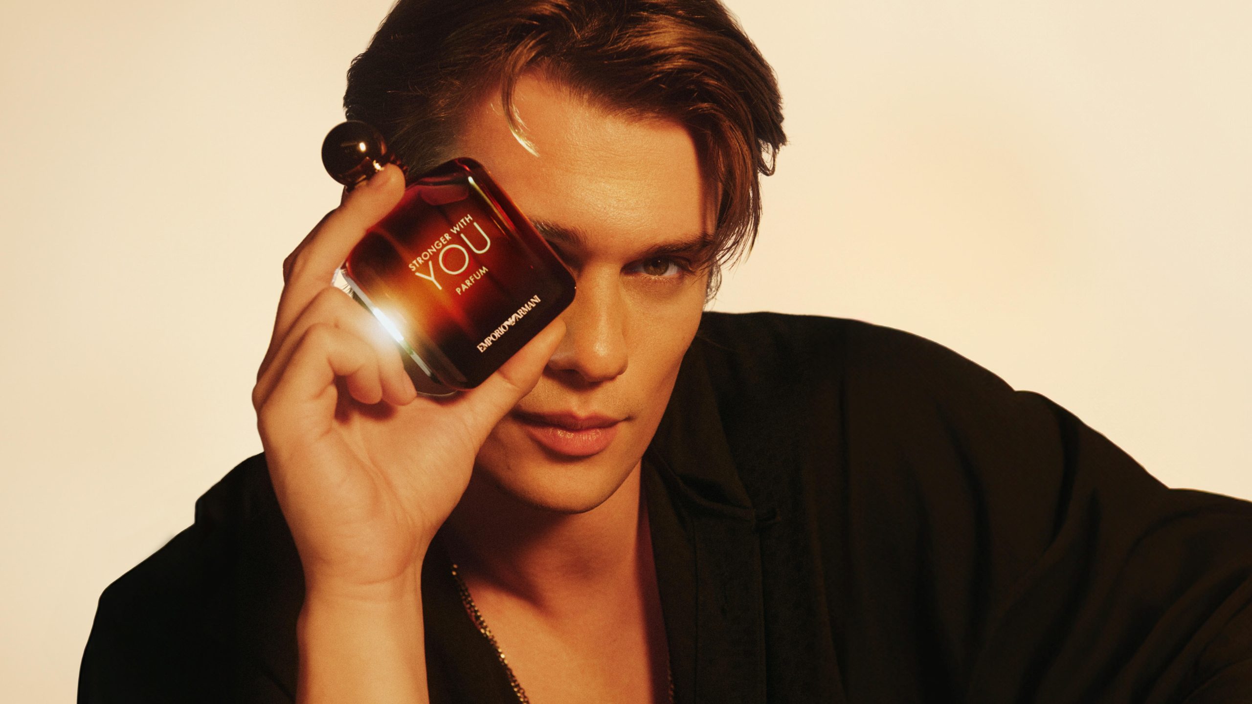 Nicholas Galitzine: Il Nuovo Global Fragrance Ambassador di Emporio Armani